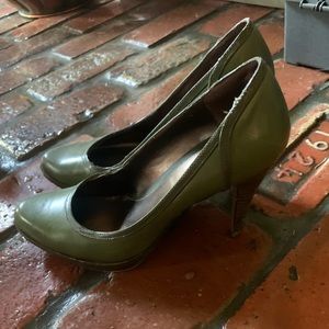 Green leather Woman's heels bandolino - Size 8